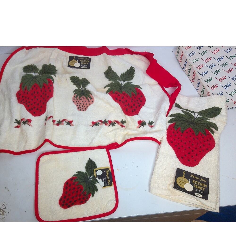 Vintage Morgan Jones Strawberry Towel Set With Original Hess Gift Box